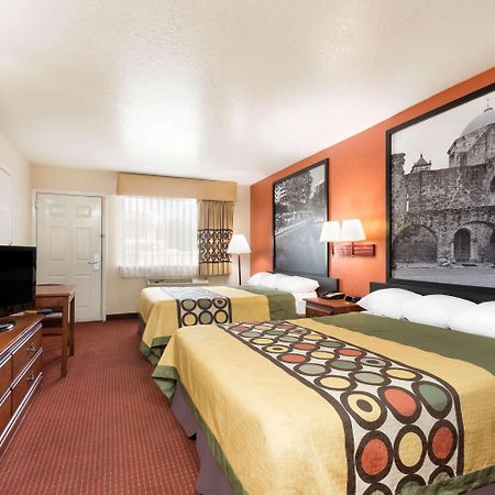 Super 8 By Wyndham San Antonio At I-10 Motel Eksteriør bilde