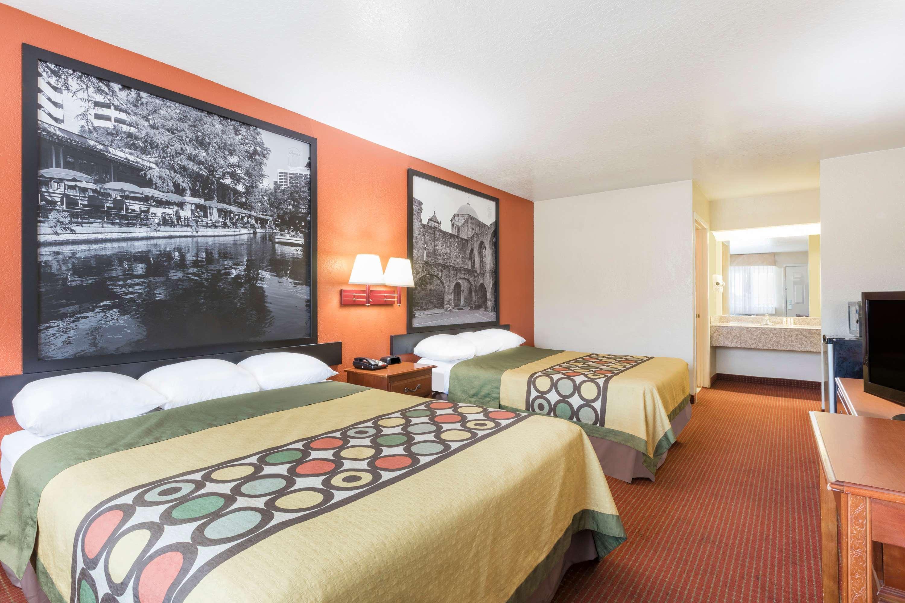 Super 8 By Wyndham San Antonio At I-10 Motel Eksteriør bilde