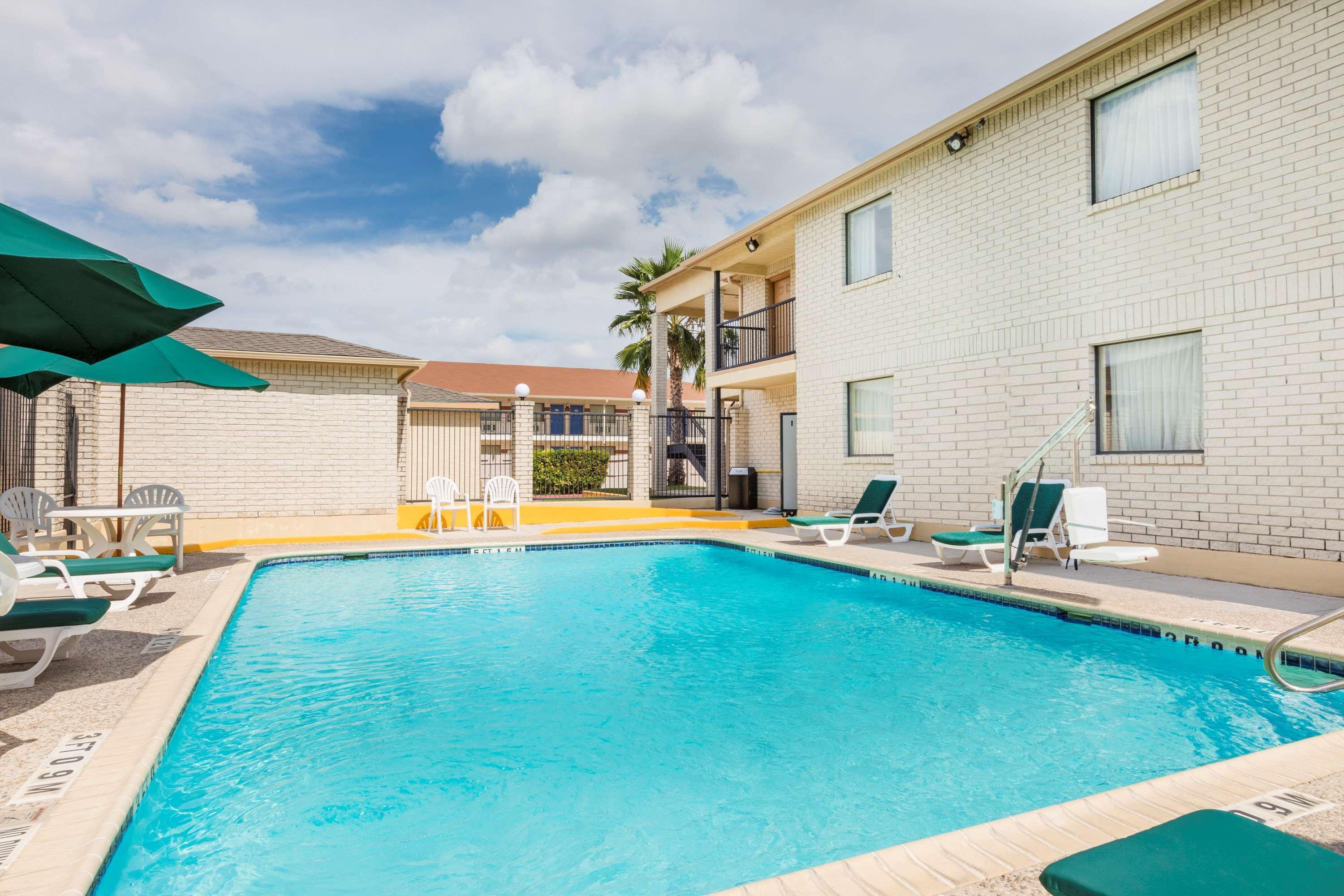 Super 8 By Wyndham San Antonio At I-10 Motel Eksteriør bilde